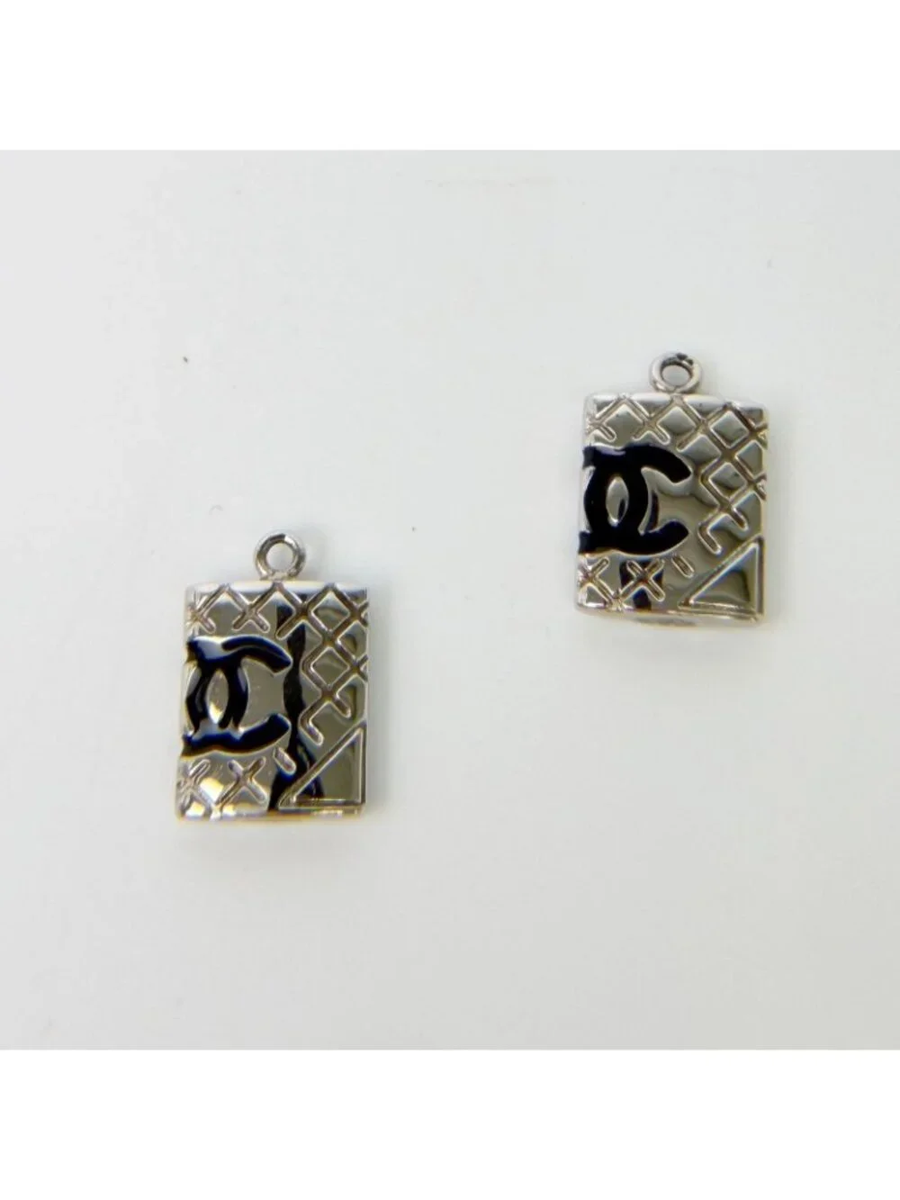 Chanel CC Logo Quilted Plate Earrings Plated Silver 05c Vintage